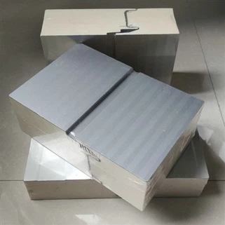 Panel warstwowy z poliuretanu